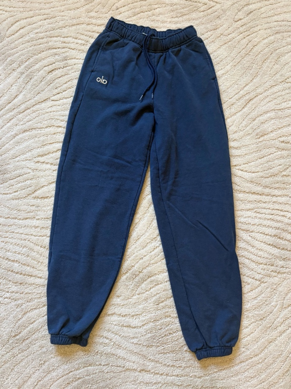 navy alo sweatpants - Picture 2 of 3